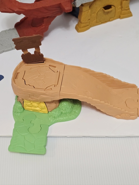 Dinotrux Toys R Us Exclusive Playset Set - Picture 12 of 16